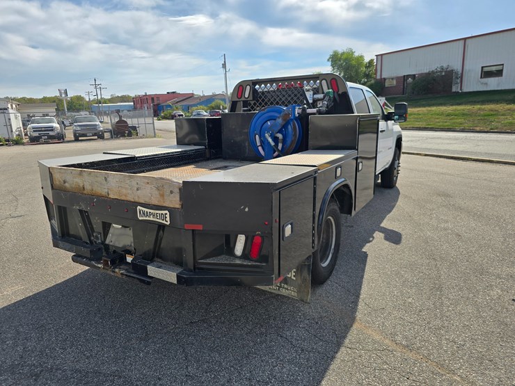 2017-gmc-sierra-3500-image-19
