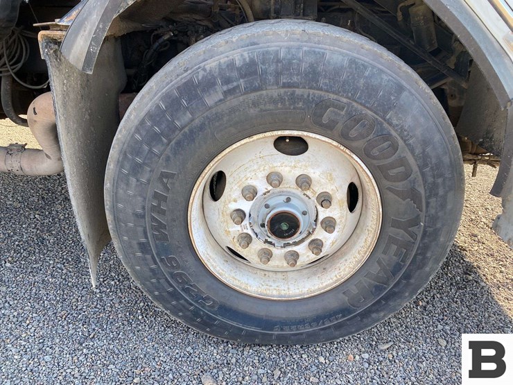 2006-peterbilt-320-image-39