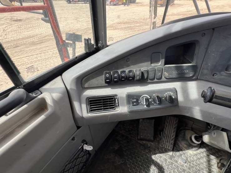 2020-volvo-a60h-image-32