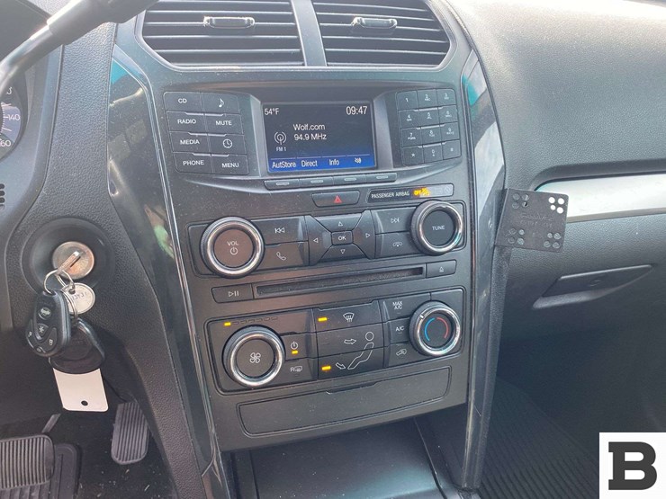 2016-ford-explorer-image-23