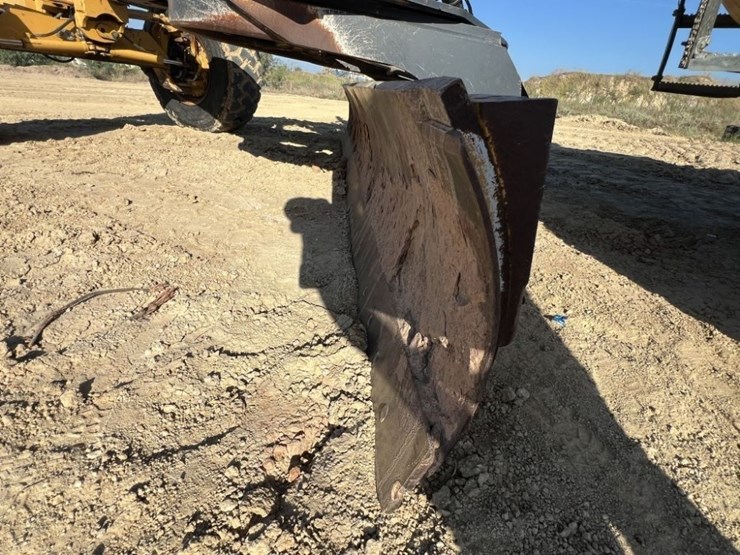 2011-deere-772gp-image-17