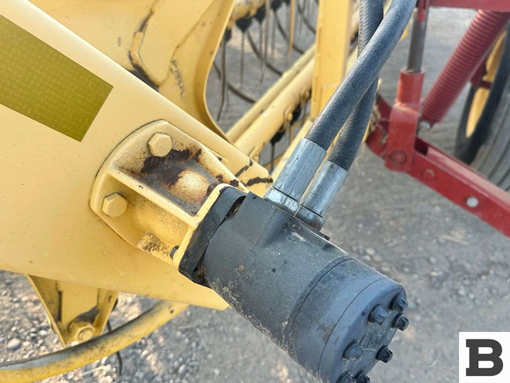 new-holland-216-image-23