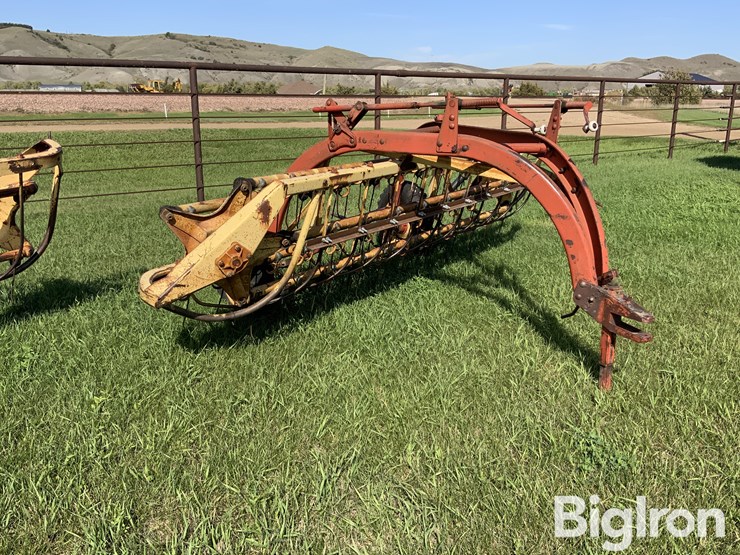 new-holland-12'-rakes-image-11