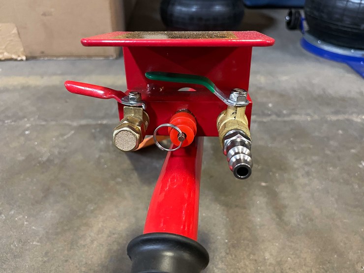 #8531-•-pneumatic-3-ton-lift-capacity-air-jack-(pr12)-image-5