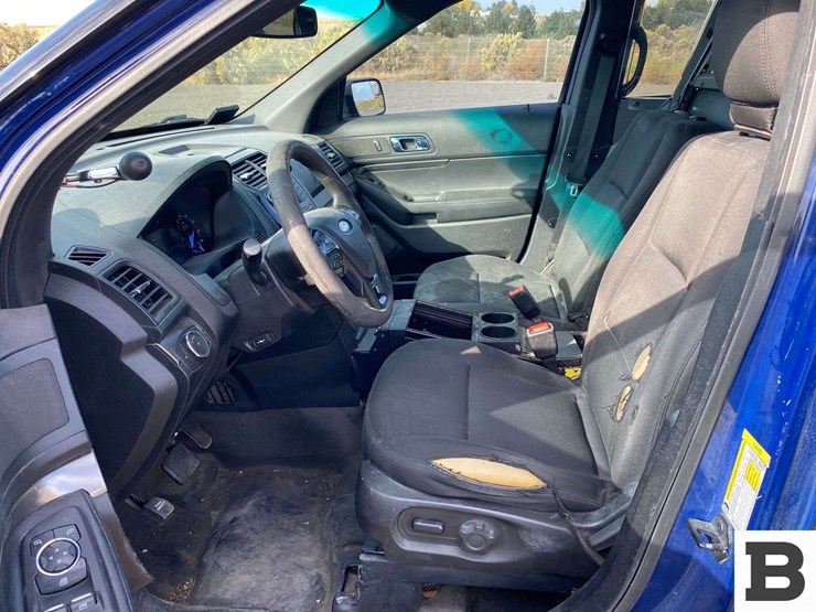 2016-ford-explorer-image-24