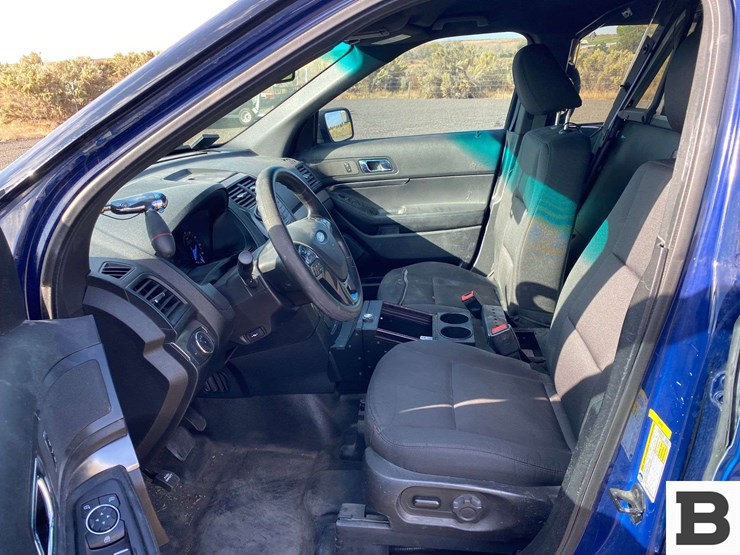 2016-ford-explorer-image-22