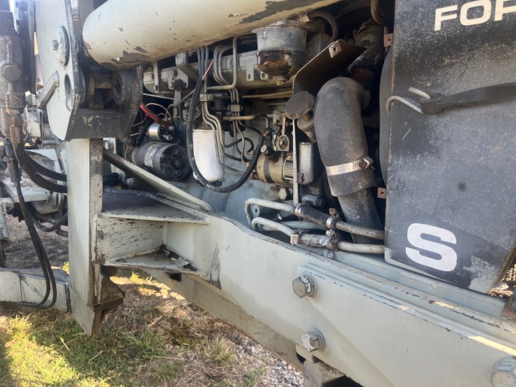 new-holland-8010-image-16