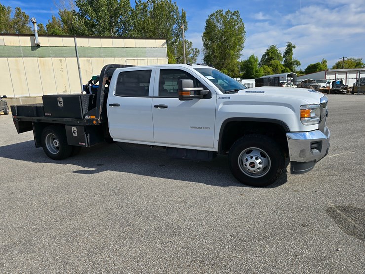 2017-gmc-sierra-3500-image-32
