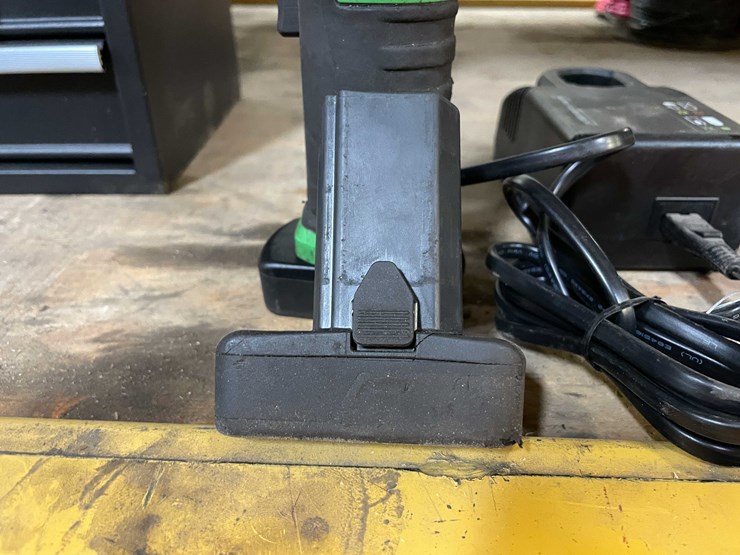 #8541-•-snap-on-3/8"-power-ratchet-wrench-with-batteries-and-charger-(pr12)-image-7