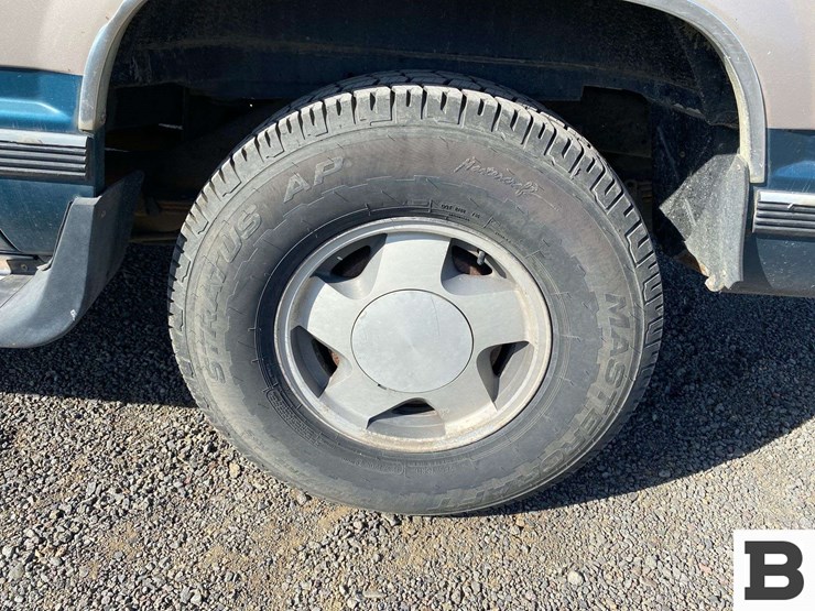 1993-gmc-suburban-image-16