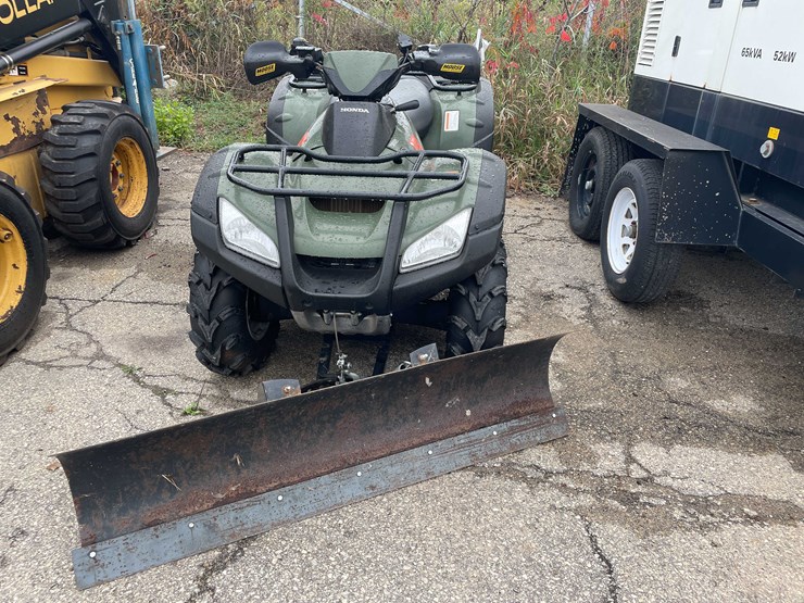 #1381-•-2005-honda-atv-with-snow-plow-(has-registration)-(of)-image-2