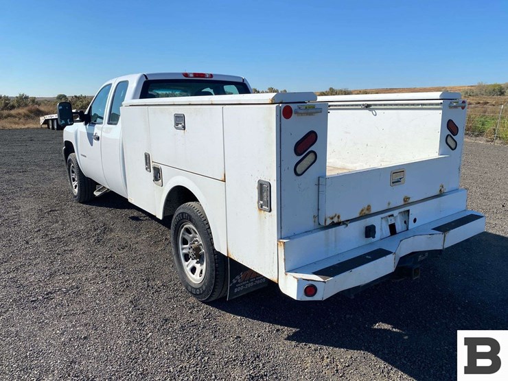 2013-chevrolet-silverado-3500-image-3