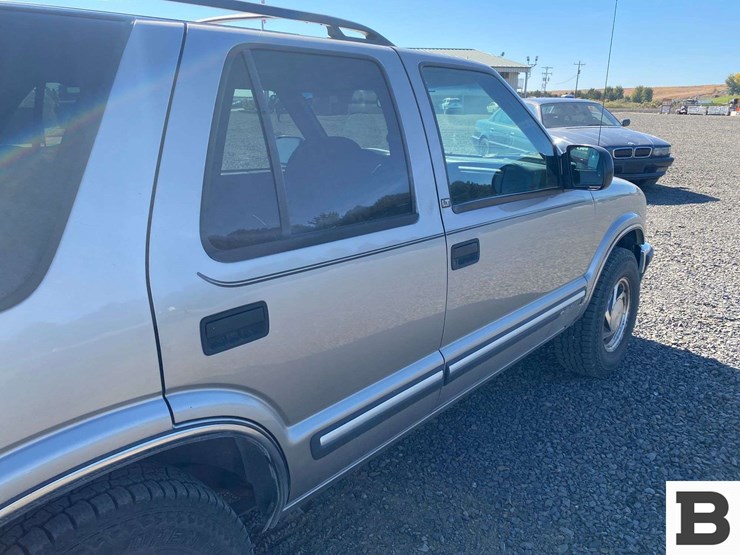 2001-chevrolet-blazer-image-17