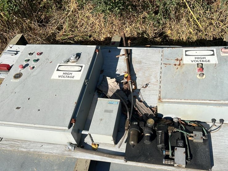 #4714-•-16’x16’-clemco-abrasive-blast-room-image-18