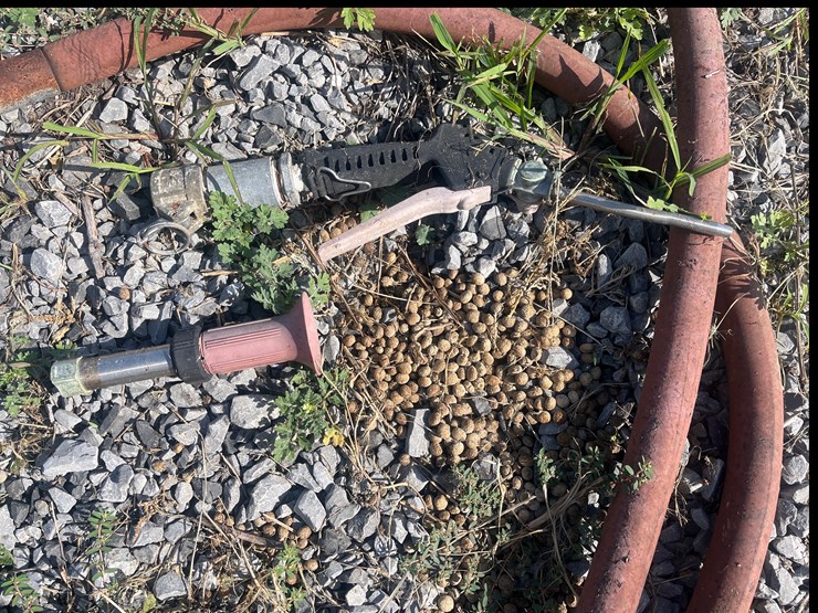 #144-•-misc-lot-with-hose-and-nozzle-image-3