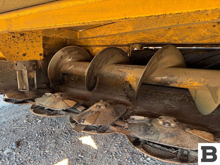 2013-new-holland-h8080-image-13