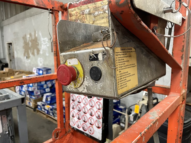 #1382-•-19'-scissor-lift-(f)-image-14