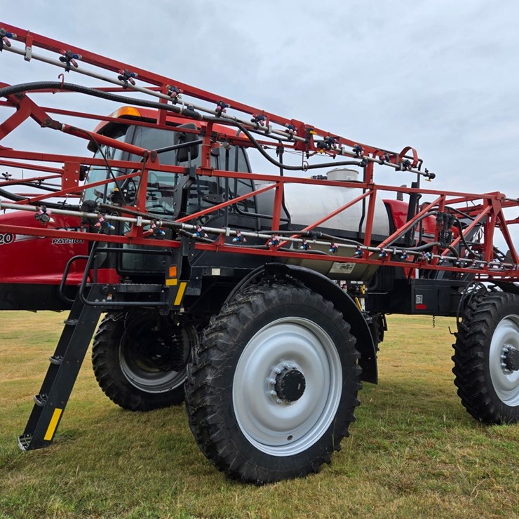 CASE IH PATRIOT 3320