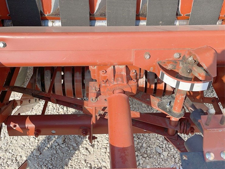 hesston-530-image-12