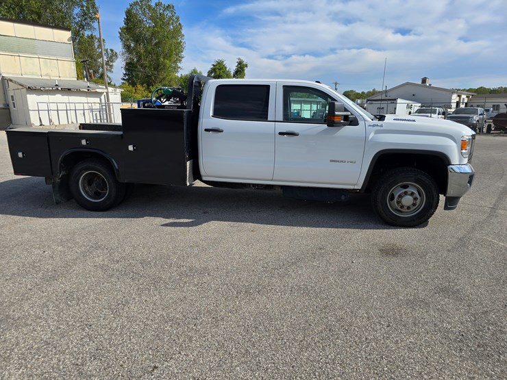 2017-gmc-sierra-3500-image-27
