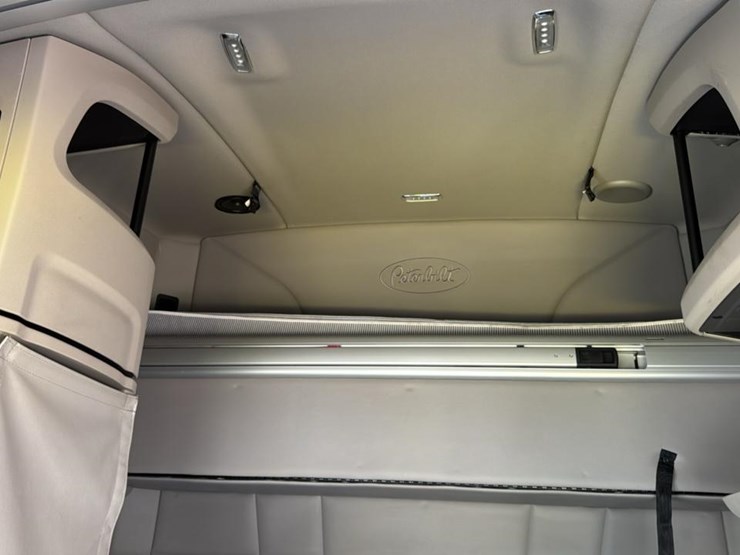 2023-peterbilt-579-image-57