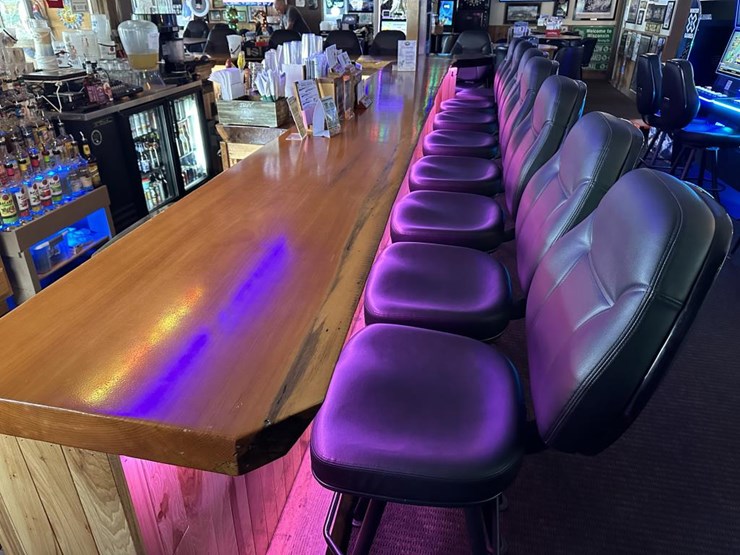 #100-•-waterfront-pub-with-4-bed/2-bath-apartment-image-43