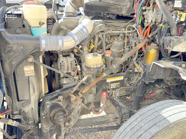 2017-peterbilt-579-image-49