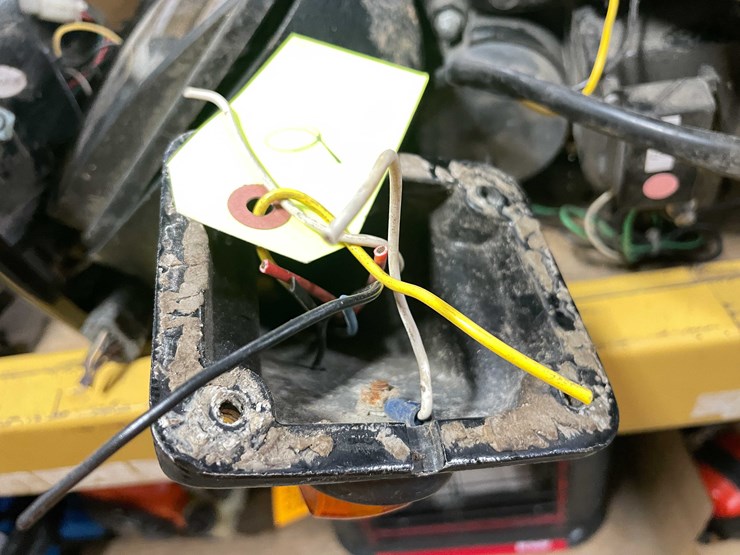 #8633-•-automotive-headlights-&-tailgate-(pr11)-image-6