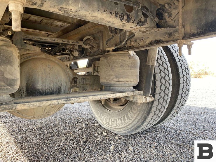 2014-hino-268-image-22