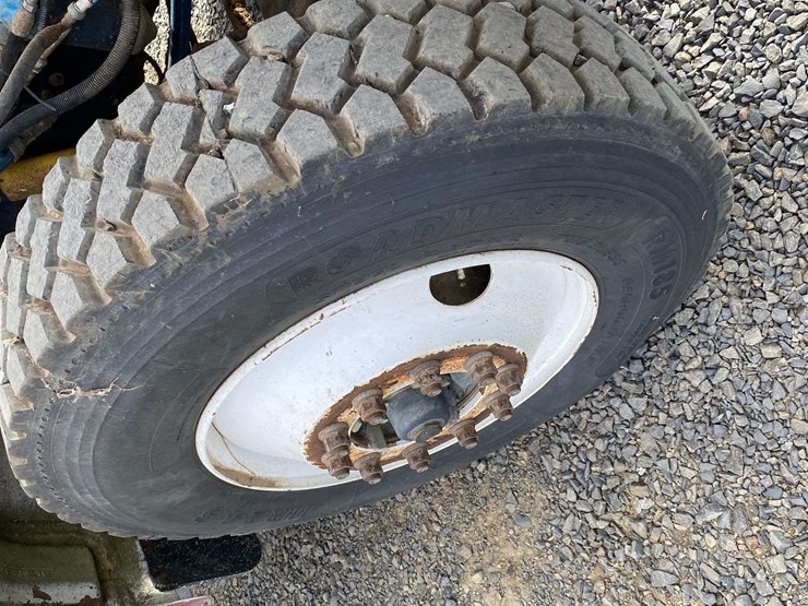 2003-peterbilt-330-image-35