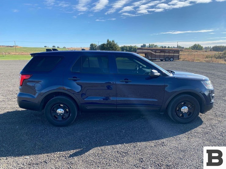 2017-ford-explorer-image-6