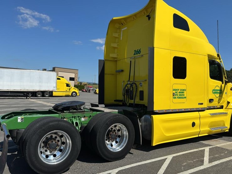 2023-peterbilt-579-image-5