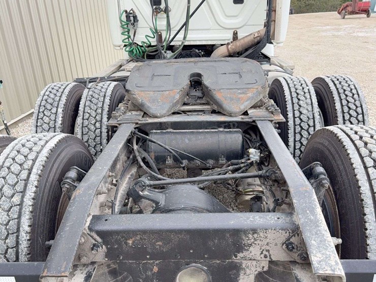 2012-freightliner-cascadia-113-image-36