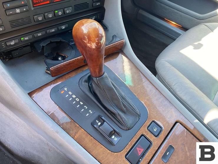 2001-bmw-740-sedan-image-26