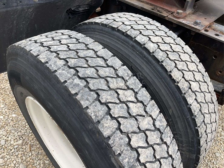 2003-international-durastar-4400-image-33