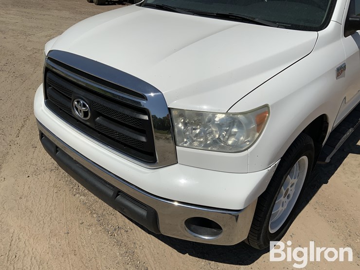 2013-toyota-tundra-sr5-image-9