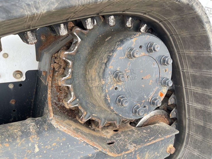 2016-bobcat-t750-image-36