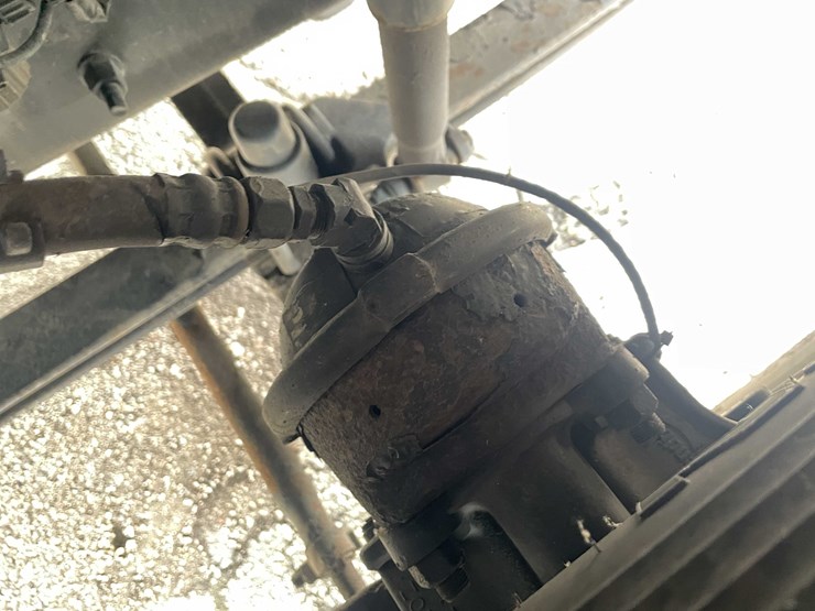 #1372-•-2014-volvo-sleeper-semi-(has-wi-title)-(of)-image-83