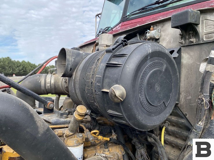 2002-peterbilt-330-image-33