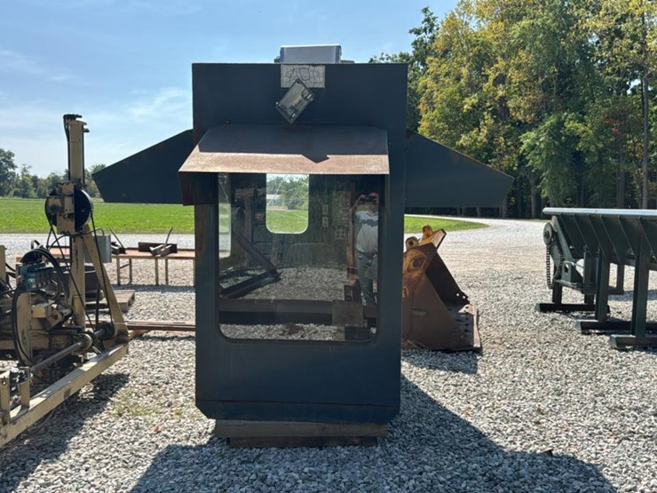 #4453-•-mellott-debarker-cab-image-2