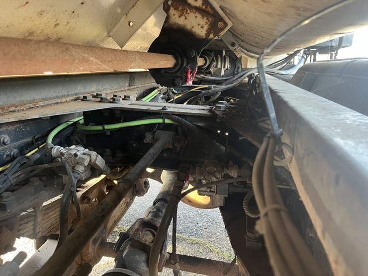 2011-international-7600-image-87