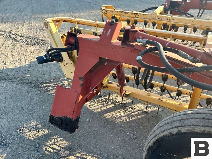 new-holland-216-image-28