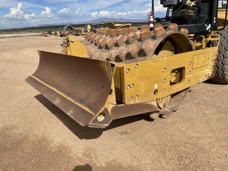 2018-caterpillar-cp56b-image-9