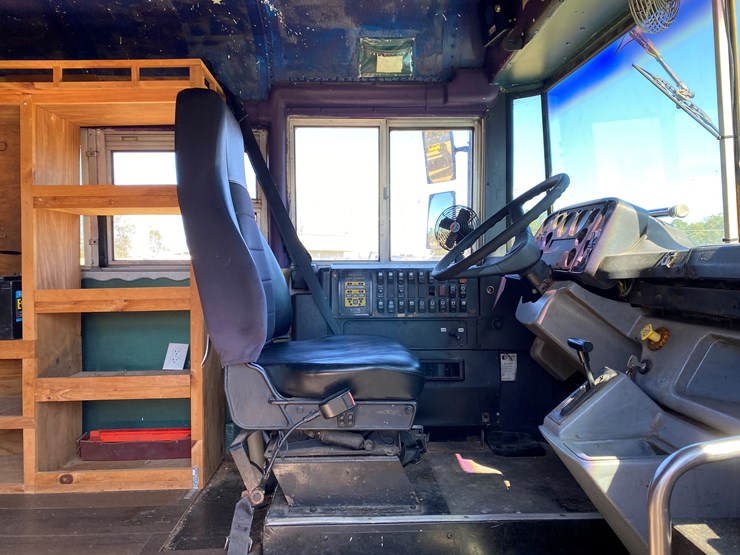 #20-•-#118-•-thomas-school-bus---rv-conversion-image-9
