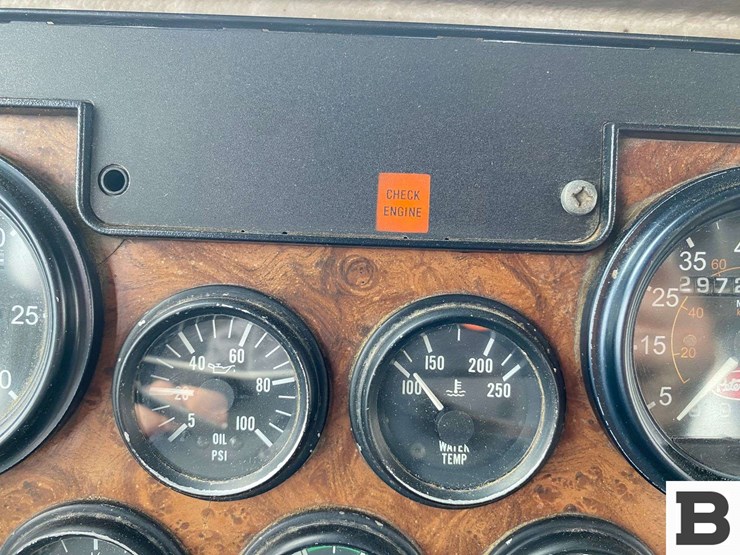 2002-peterbilt-330-image-55
