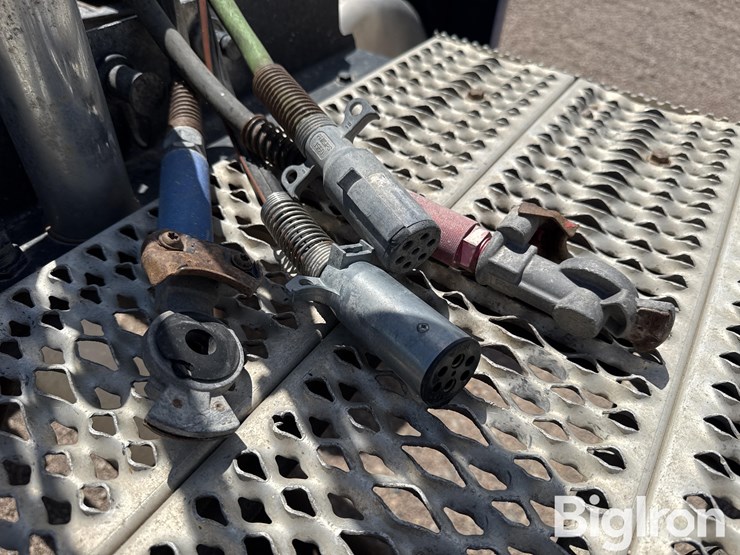 2009-peterbilt-386-image-15