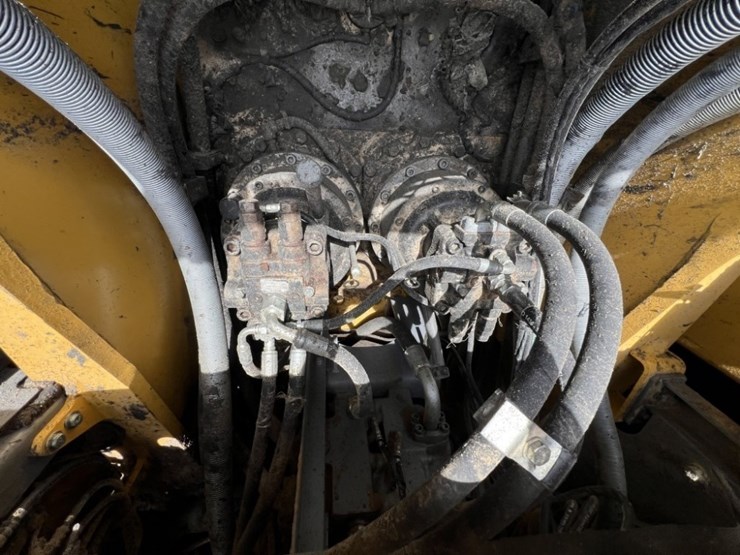 2018-deere-670g-lc-image-38