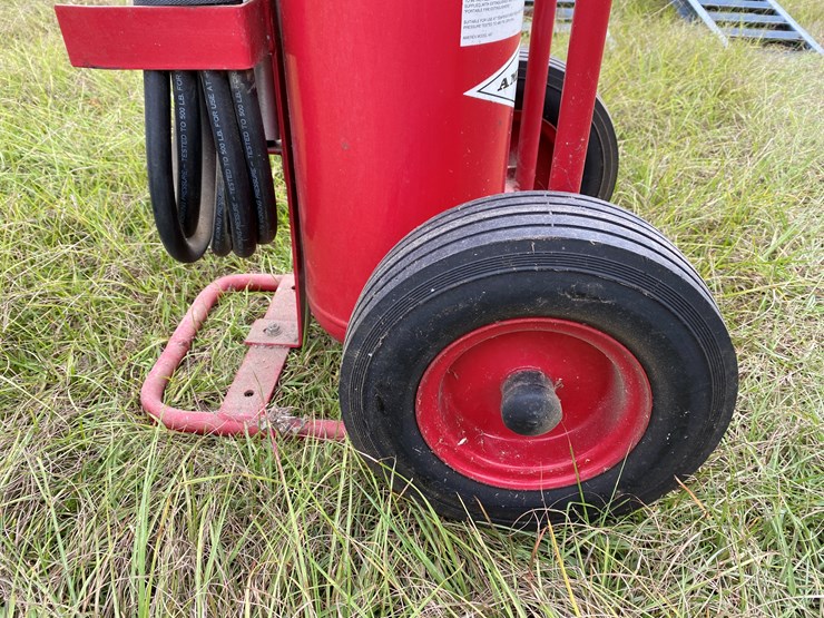 #74-•-#150-•-industrial-fire-extinguisher-with-hose-image-4