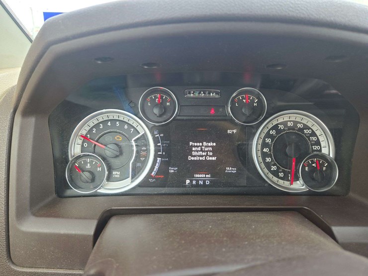 2013-ram-1500-slt-image-19