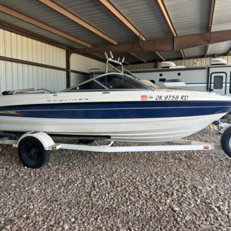 2005 Bayliner 195BR, Inboard Mercruiser Boat